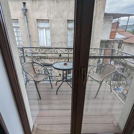 Family Guest House Tbilisi ภายนอก รูปภาพ
