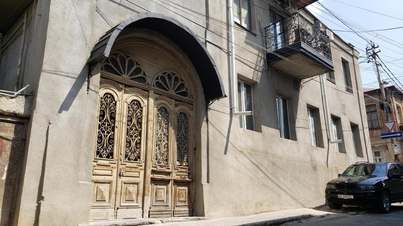 Family Guest House Tbilisi ภายนอก รูปภาพ