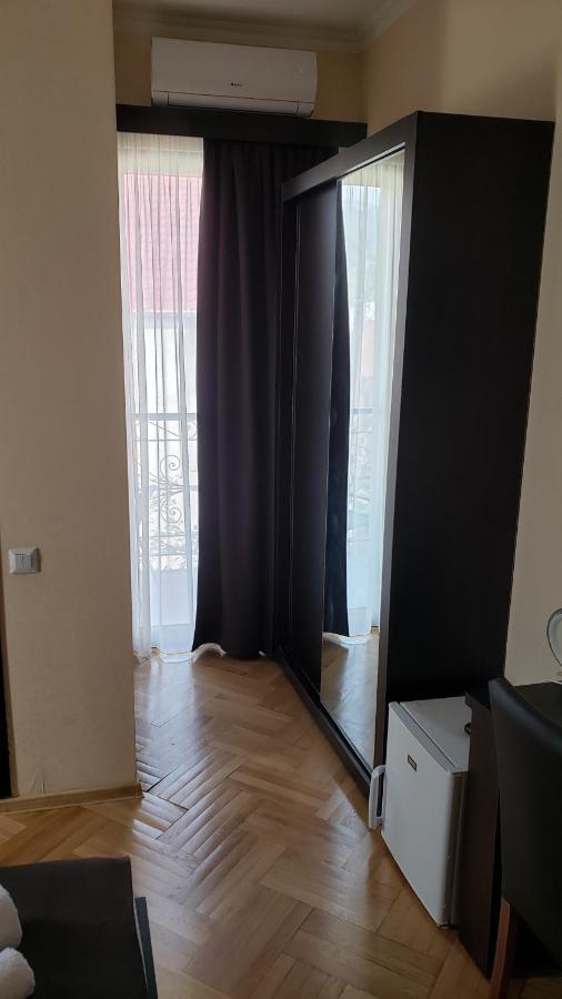 Family Guest House Tbilisi ภายนอก รูปภาพ