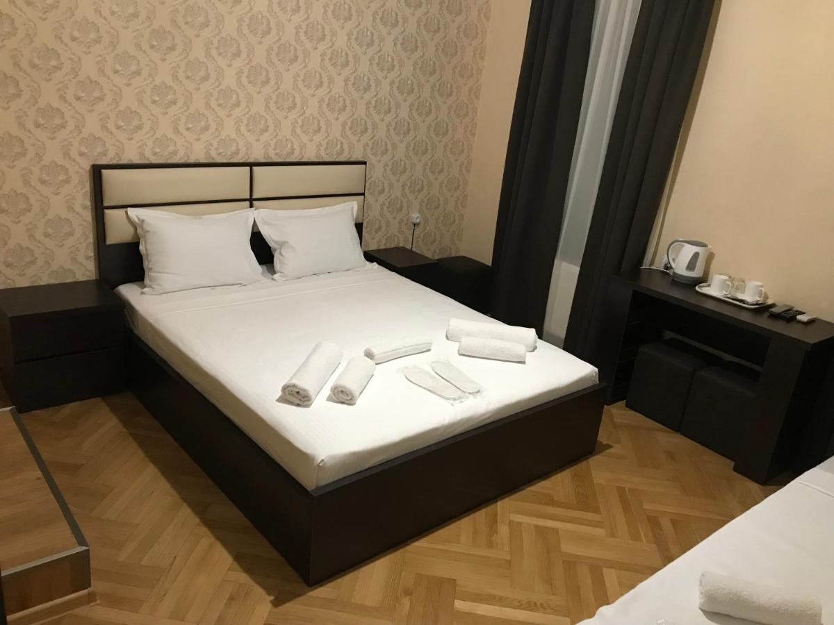 Family Guest House Tbilisi ภายนอก รูปภาพ