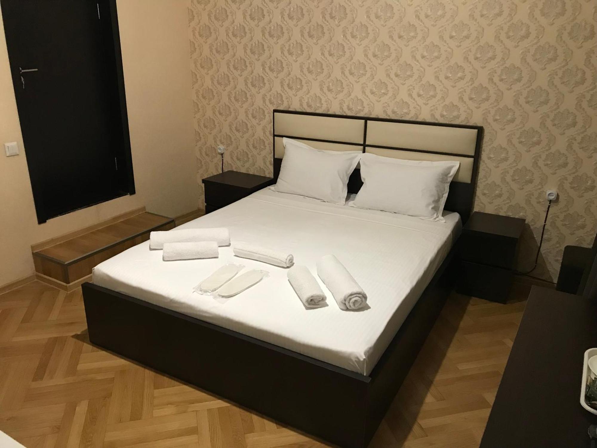 Family Guest House Tbilisi ภายนอก รูปภาพ