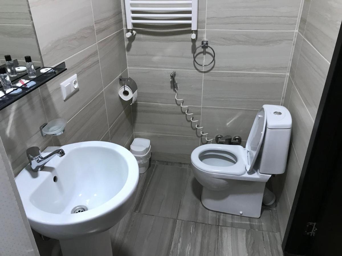 Family Guest House Tbilisi ภายนอก รูปภาพ