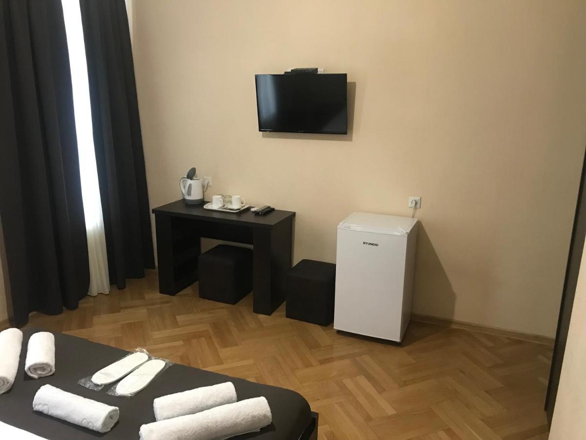 Family Guest House Tbilisi ภายนอก รูปภาพ