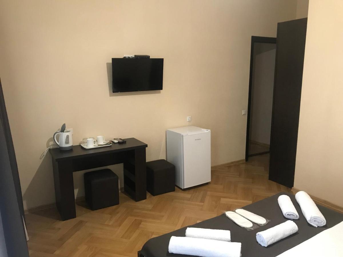 Family Guest House Tbilisi ภายนอก รูปภาพ