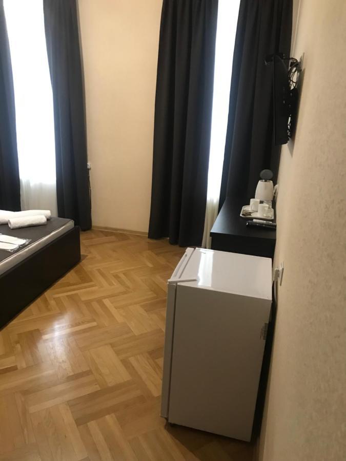 Family Guest House Tbilisi ภายนอก รูปภาพ