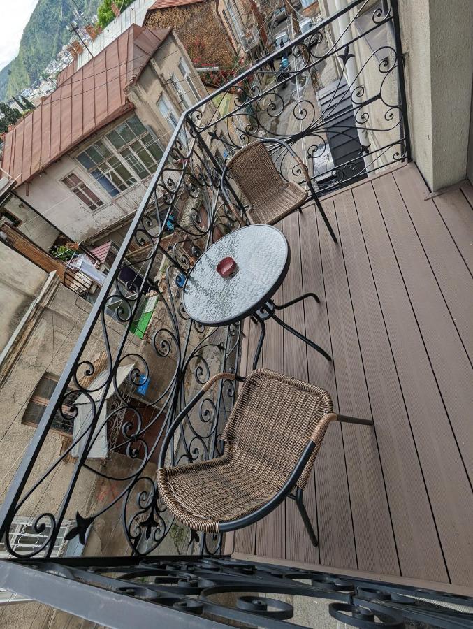 Family Guest House Tbilisi ภายนอก รูปภาพ