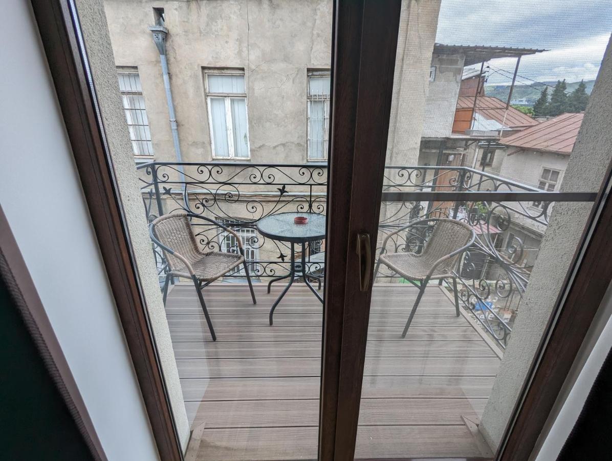 Family Guest House Tbilisi ภายนอก รูปภาพ