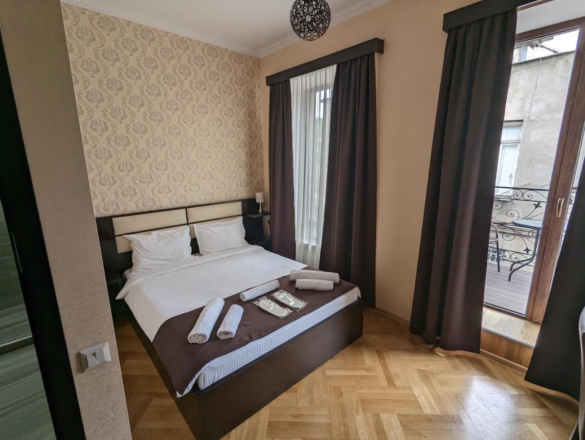 Family Guest House Tbilisi ภายนอก รูปภาพ